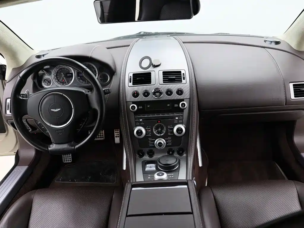 Aston Martin Rapide 2011 — фото 11