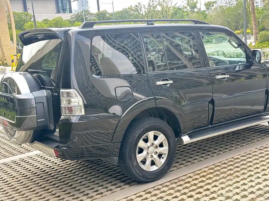 Mitsubishi Pajero 2017 — фото 5