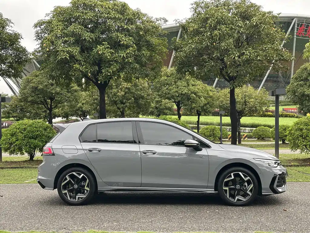 Volkswagen Golf 2025