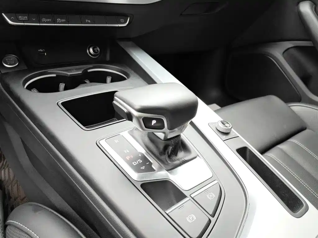 Audi A4L 2024 — фото 11