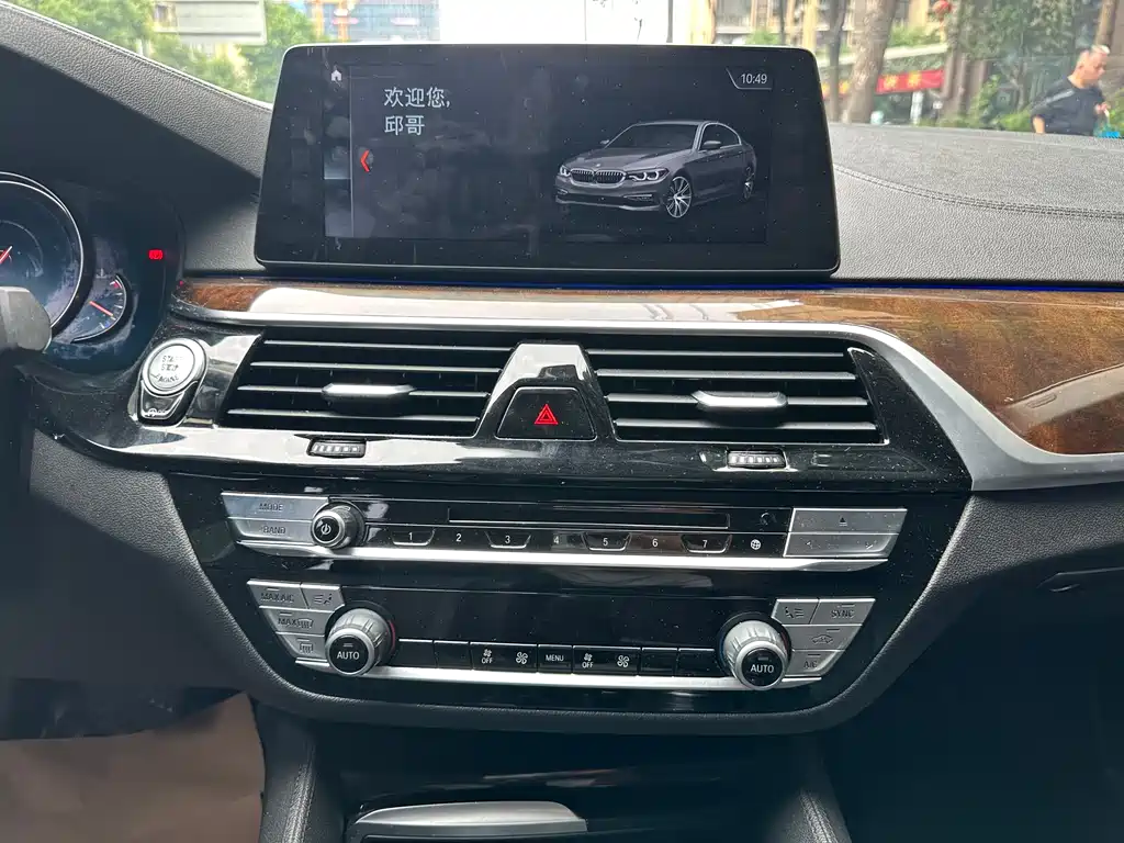 BMW 5 Series 2018 — фото 26