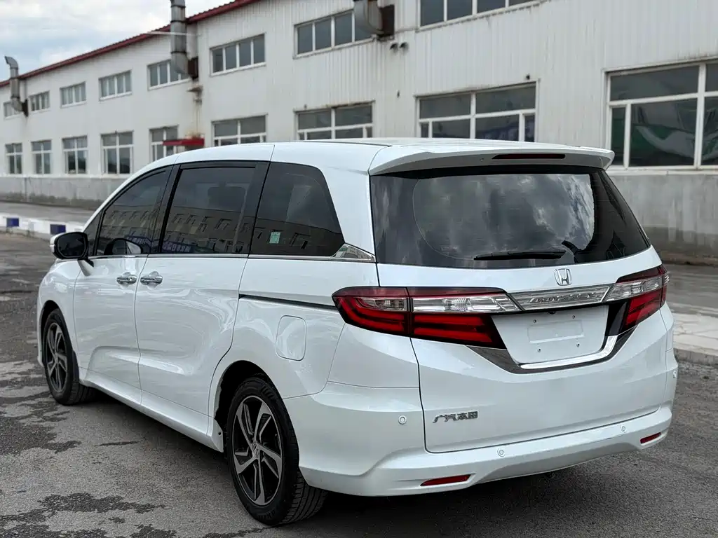 Honda Odyssey 2017 — фото 6