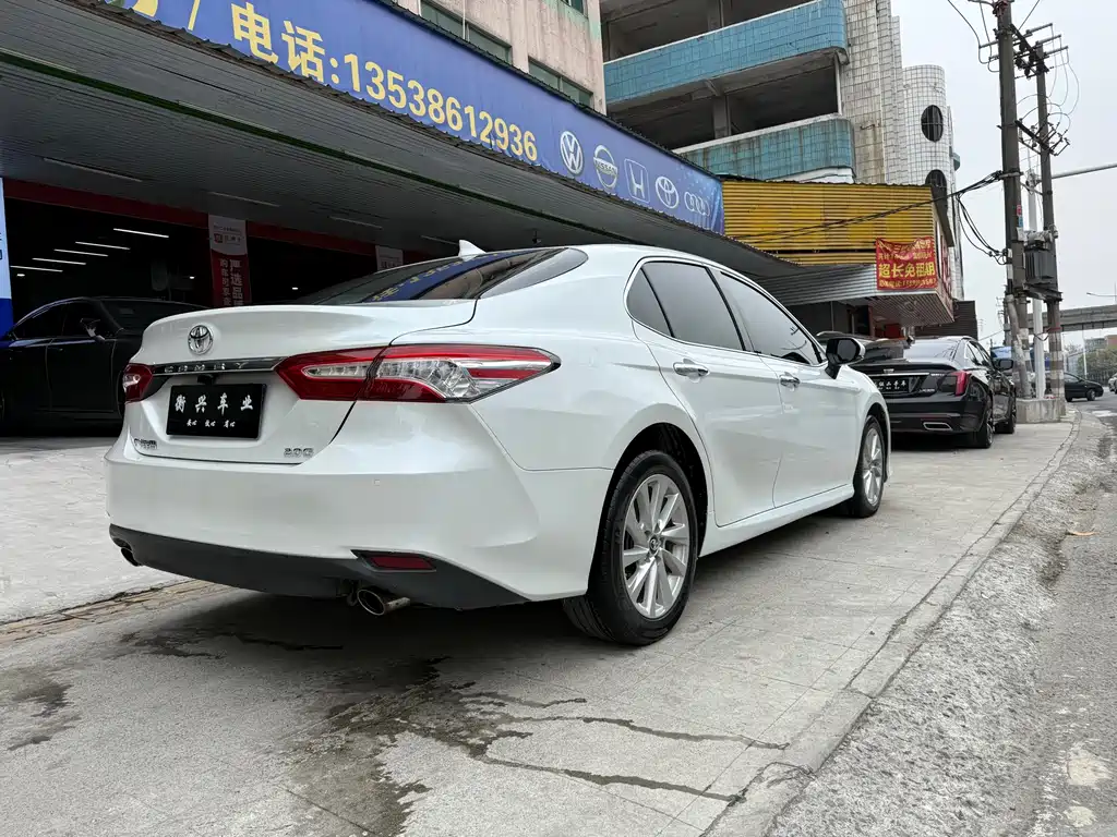 Toyota Camry 2021 — фото 12