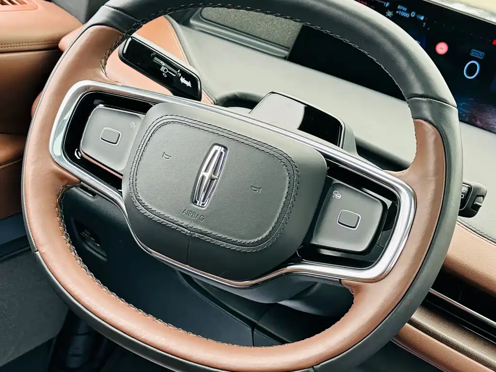 Lincoln Navigator 2025 — фото 16
