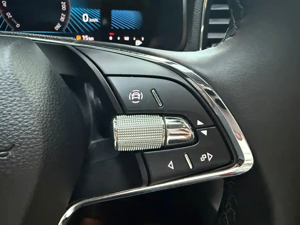 Skoda Karoq 2023 — фото 15