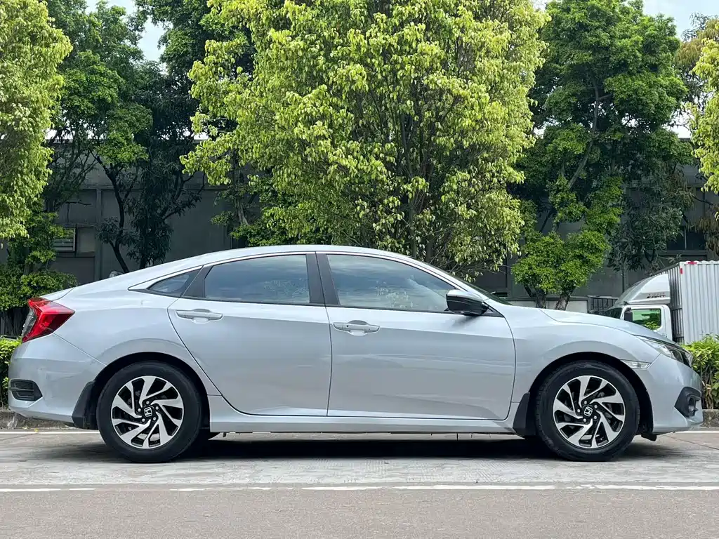 Honda Civic 2017 — фото 6