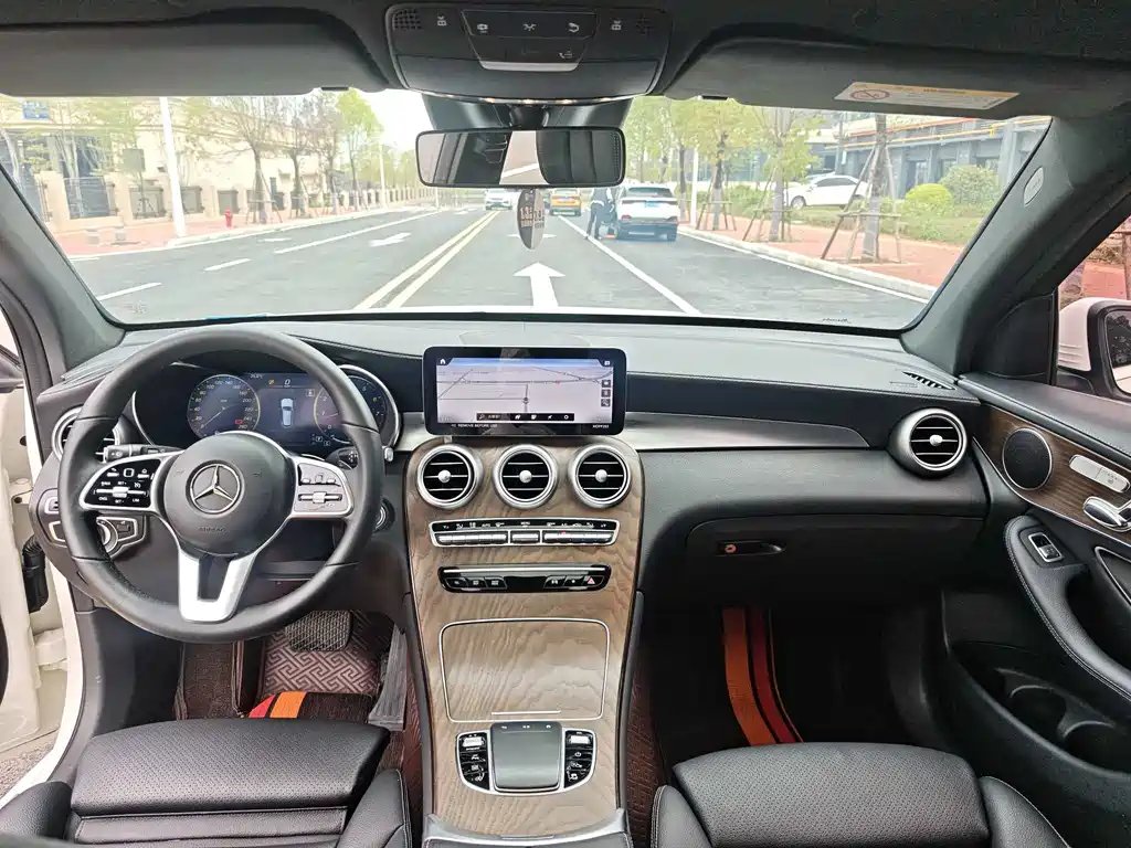 Mercedes-Benz GLC 2023