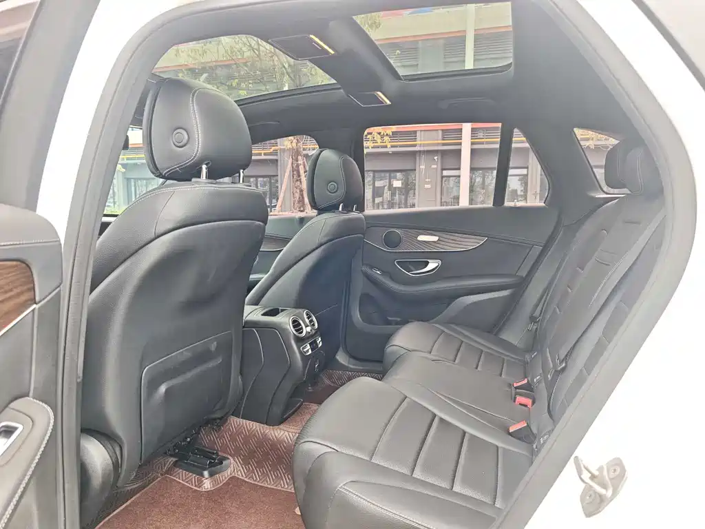 Mercedes-Benz GLC 2023