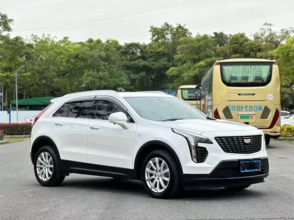 Cadillac XT4 2022 — фото 3