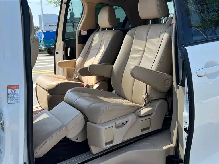 Toyota Previa 2016 — фото 24