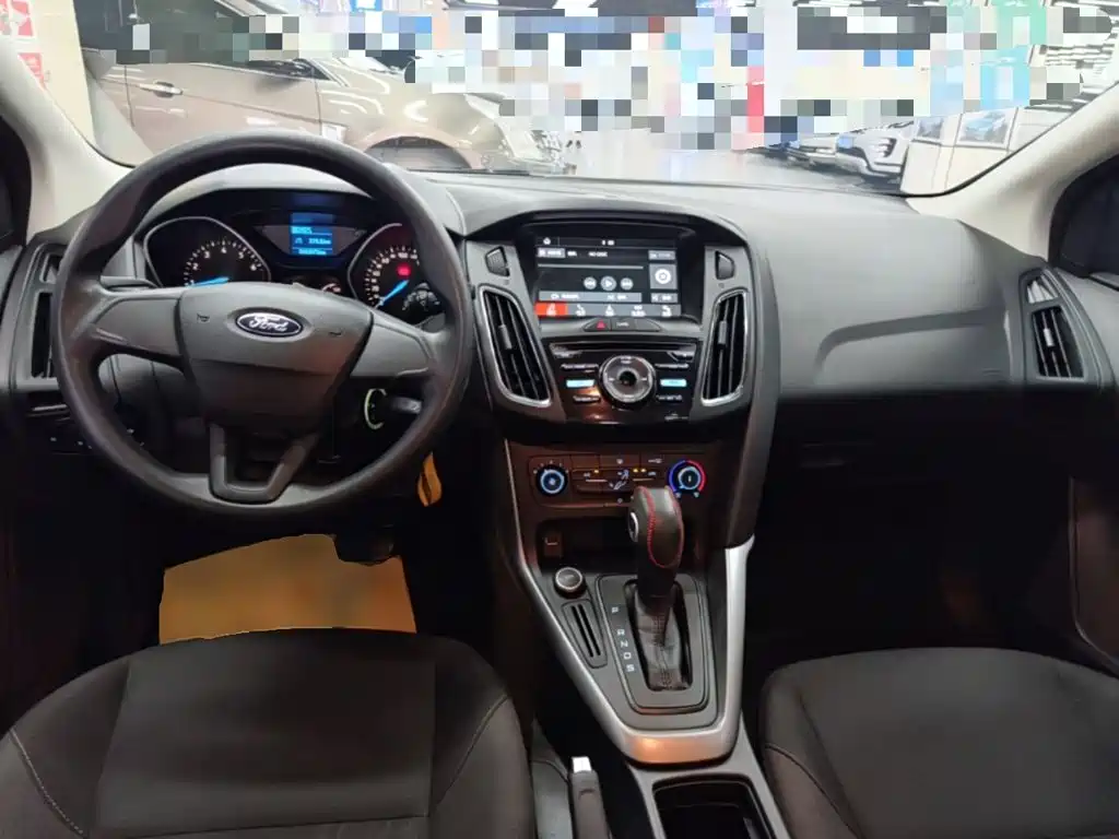 Ford Focus 2017 — фото 10