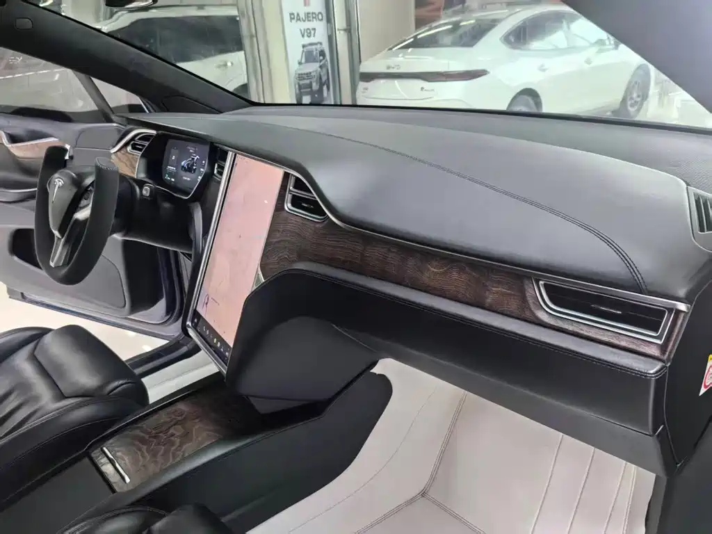 Tesla Model X 2017 — фото 17
