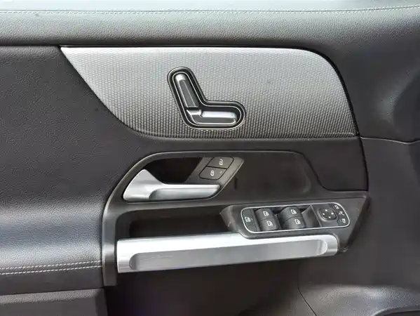 Mercedes-Benz GLB 2023