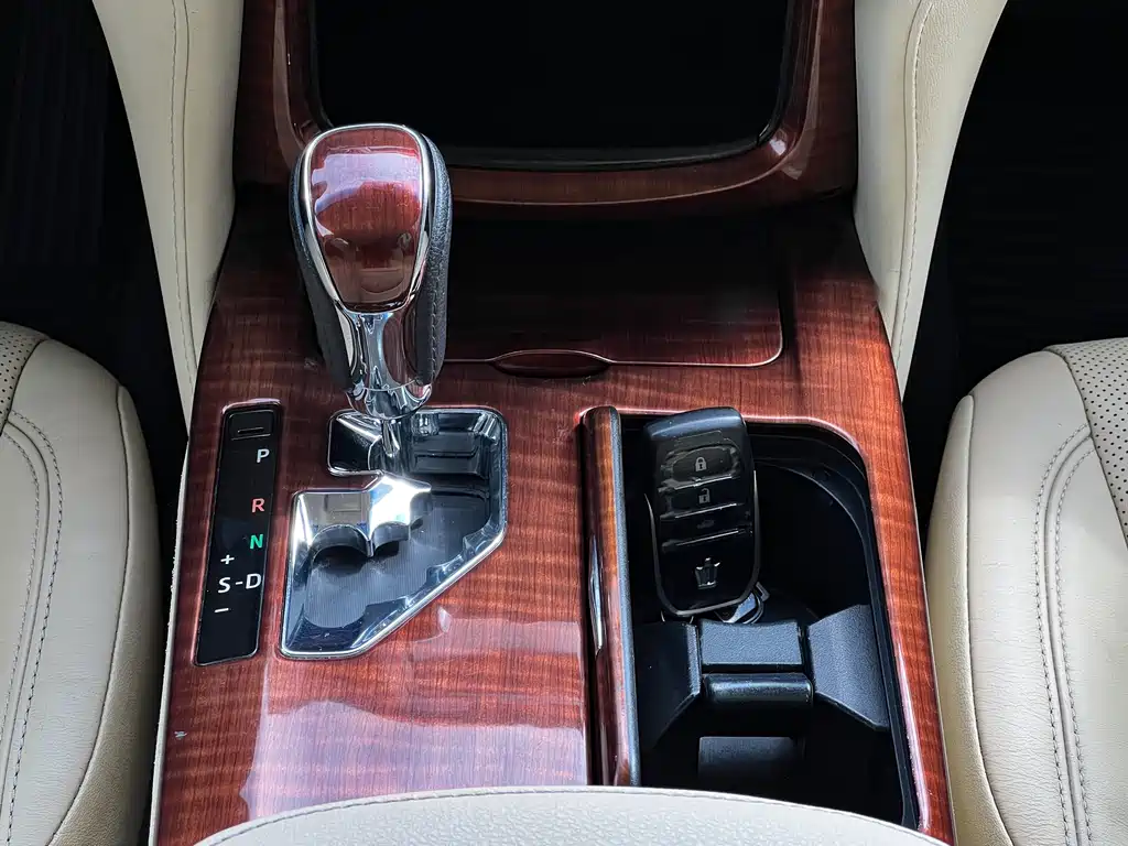 Toyota Crown 2016 — фото 14