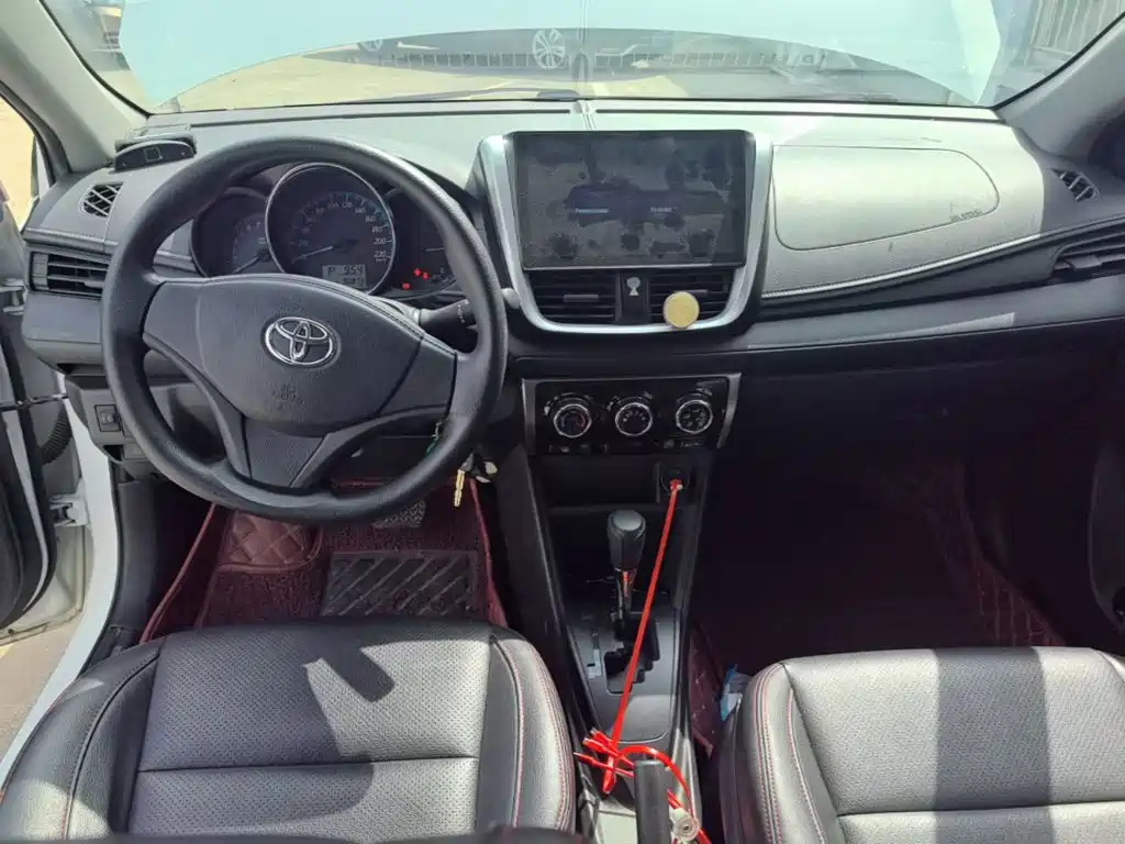 Toyota Yaris L 2019 — фото 10