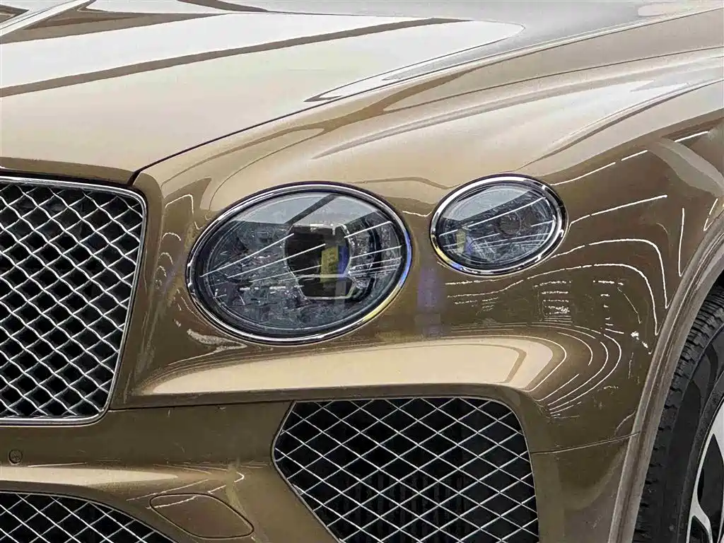 Bentley Bentayga Plug-In Hybrid 2021 — фото 3