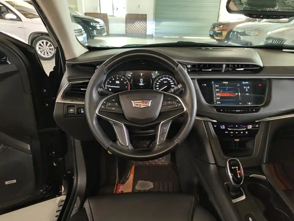 Cadillac XT5 2018 — фото 11