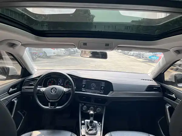 Volkswagen Sagitar 2020