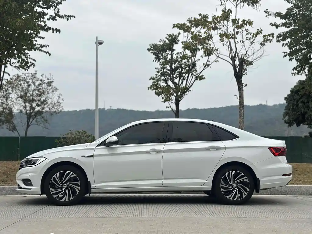 Volkswagen Sagitar 2021