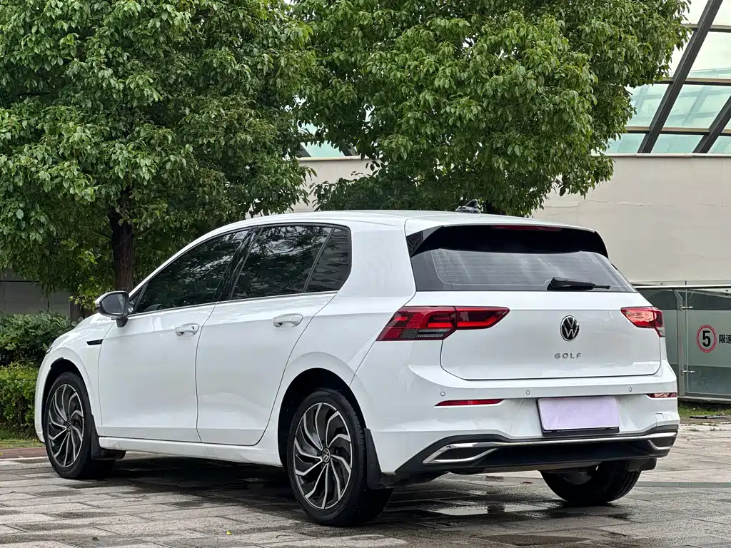 Volkswagen Golf 2025