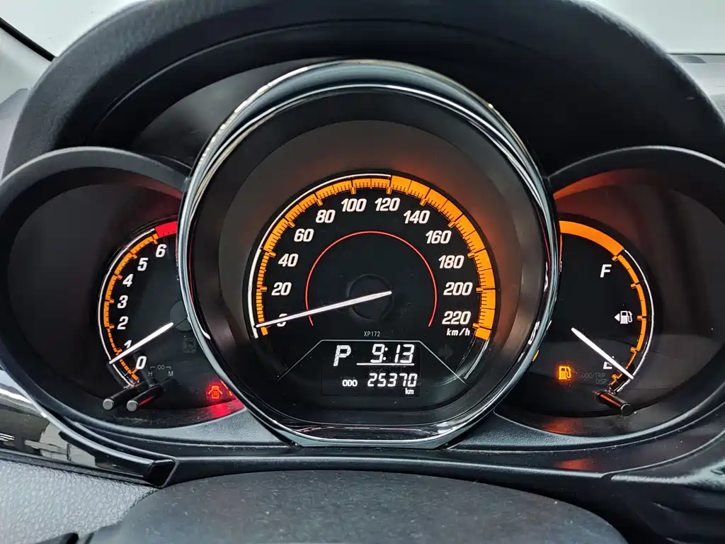 Toyota Yaris L 2022 — фото 11