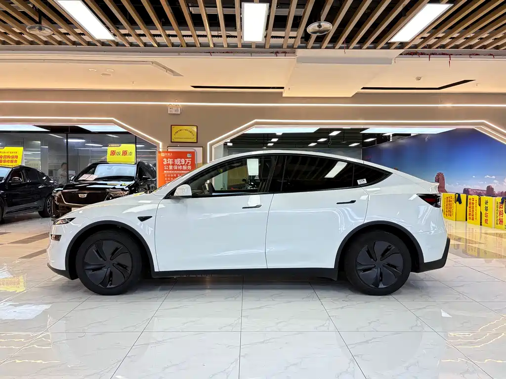 Tesla Model Y 2025 — фото 2