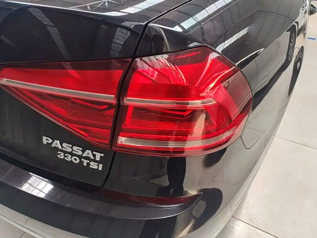 Volkswagen Passat 2017 — фото 8