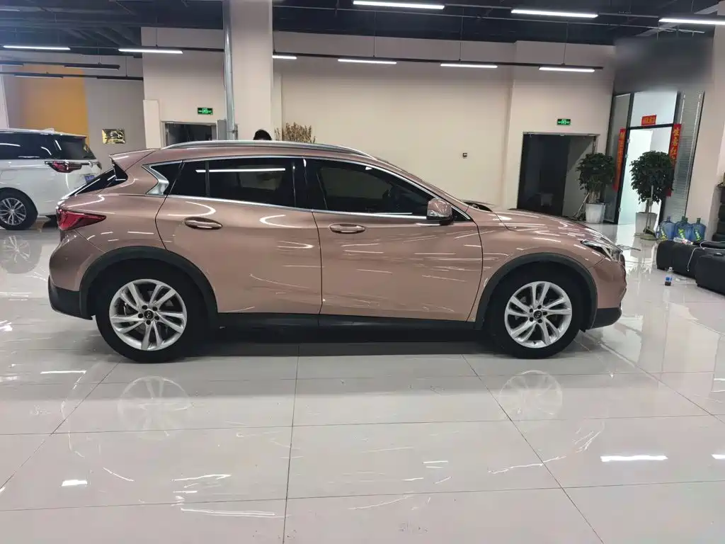Infiniti QX30 2018 — фото 9
