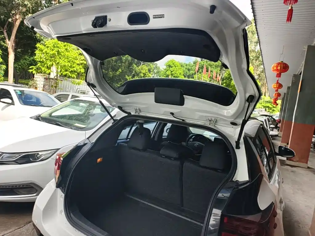 Toyota Yaris L 2020 — фото 19