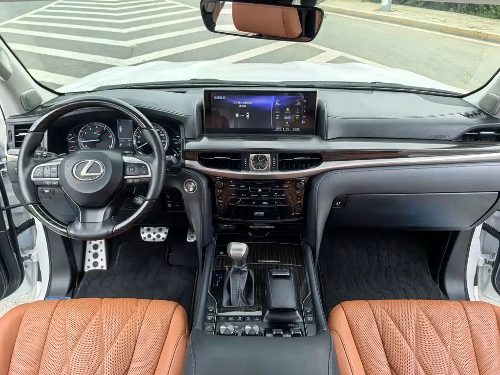 Lexus LX 2020 — фото 7