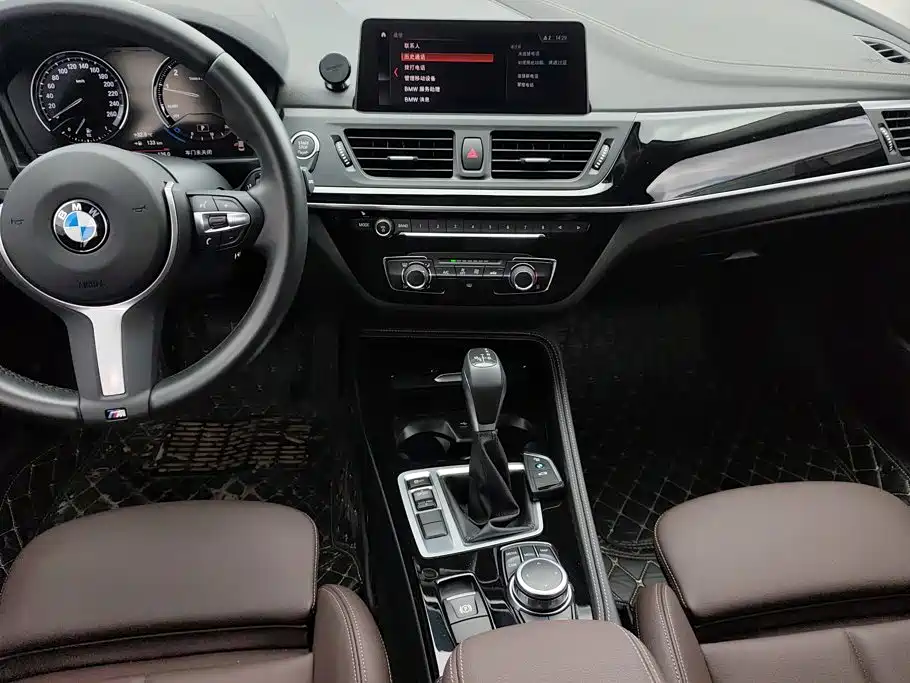 BMW 1 Series 2019 — фото 16