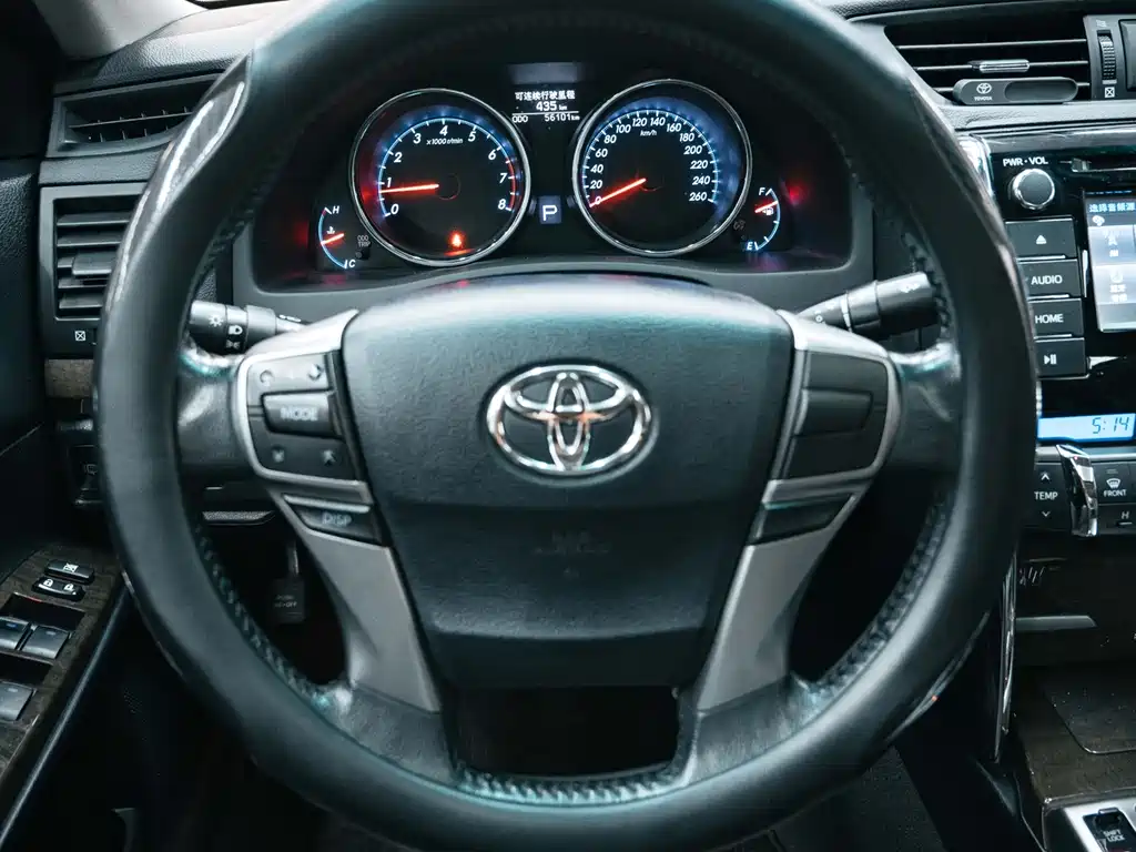 Toyota Reiz 2016 — фото 13