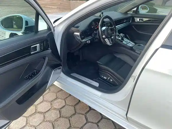 Porsche Panamera 2020