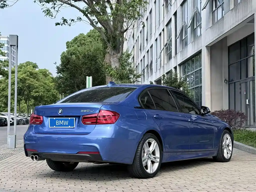 BMW 3 Series 2018 — фото 9