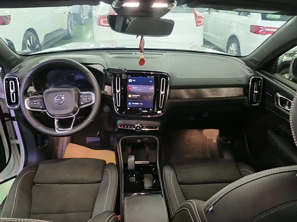 Volvo XC40 New Energy 2023 — фото 10