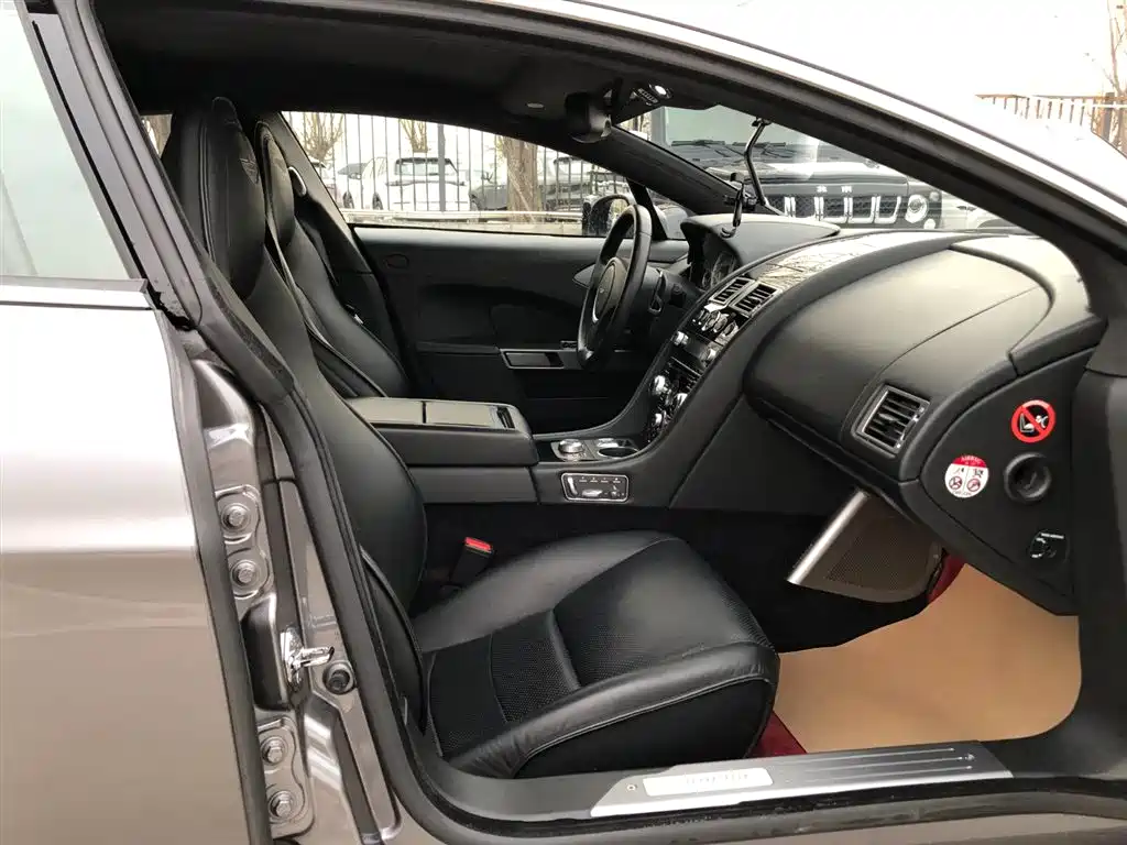 Aston Martin Rapide 2018 — фото 14