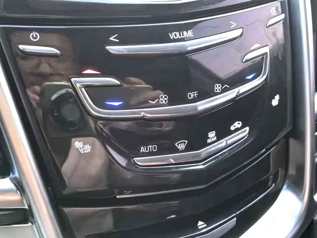 Cadillac SRX 2016 — фото 9