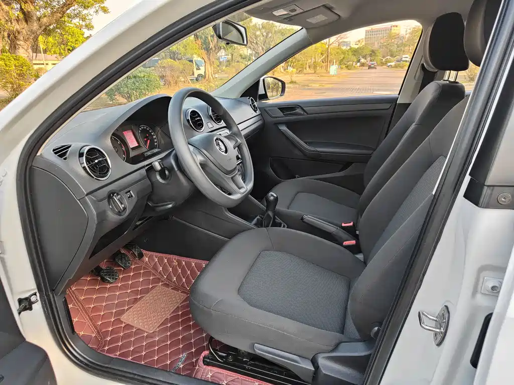 Volkswagen Jetta 2018 — фото 12