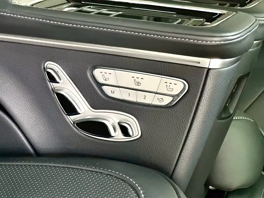 Mercedes-Benz V-Class 2022 — фото 23