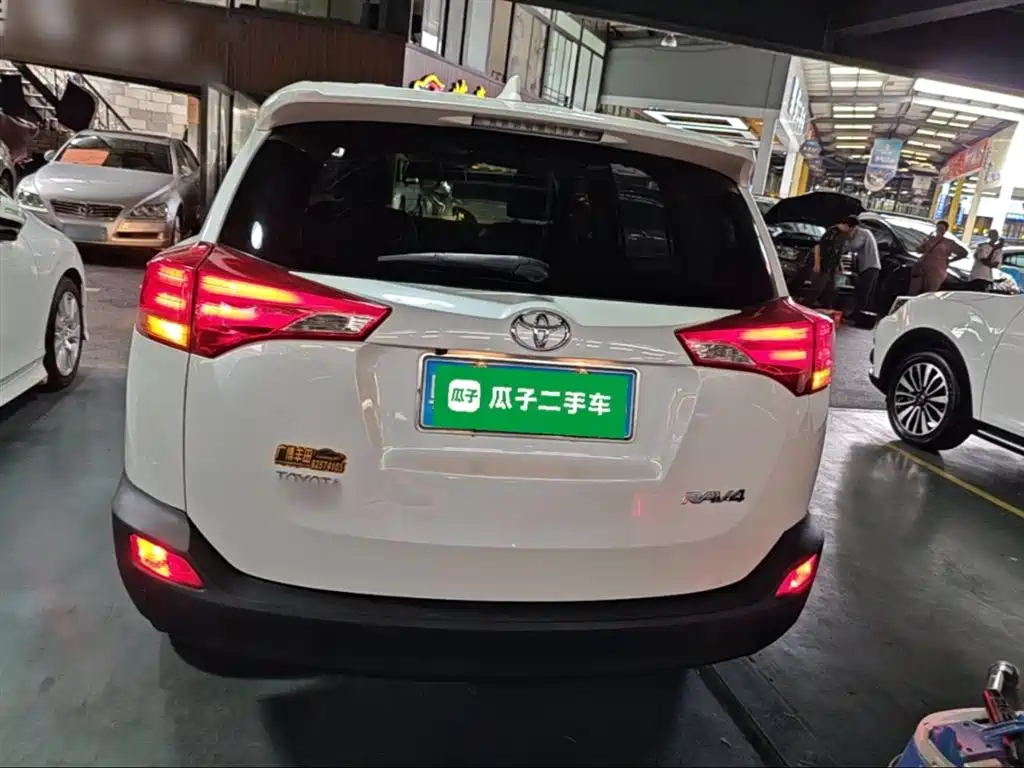 Toyota RAV4 2016 — фото 6