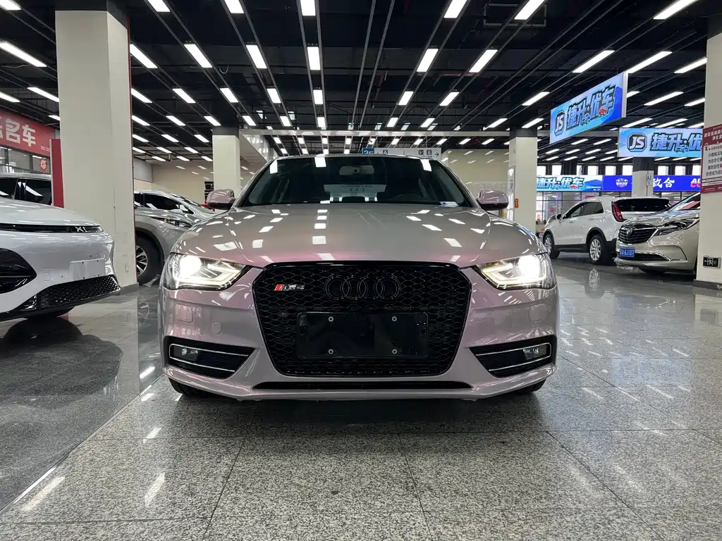 Audi A4L 2016