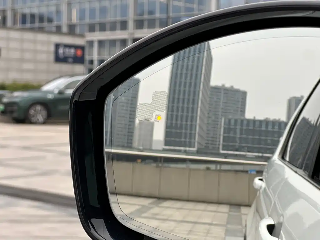 Land Rover Discovery Sport 2024 — фото 14