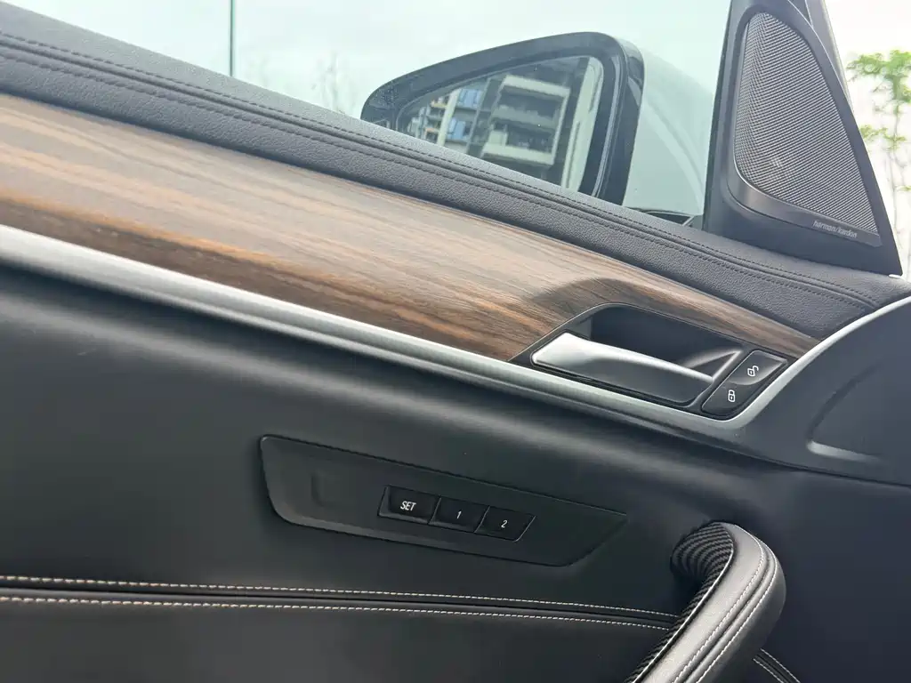 BMW 5 Series New Energy 2019 — фото 12