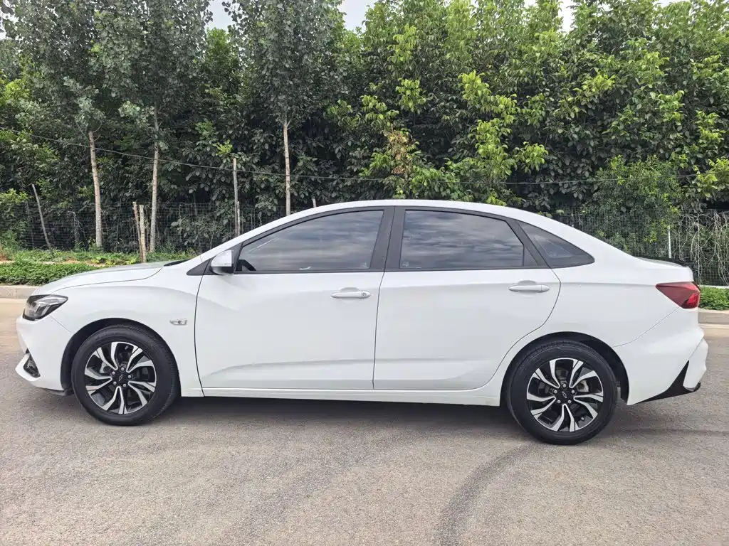 Chevrolet Cruze 2022 — фото 14