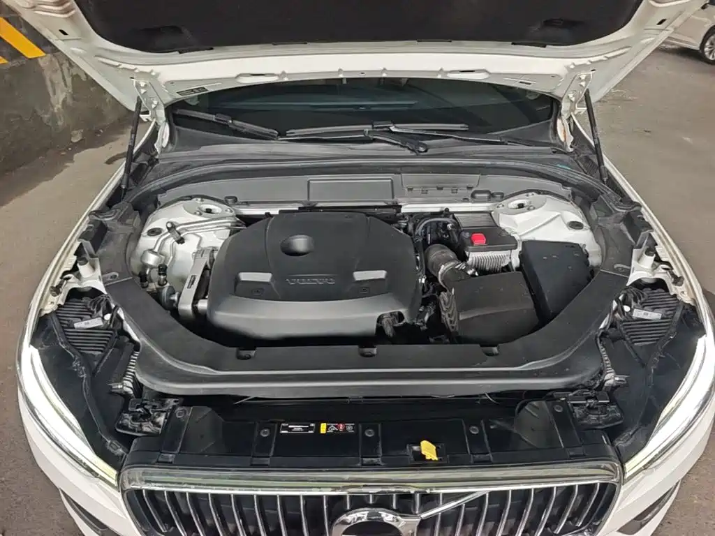 Volvo XC60 2020 — фото 20