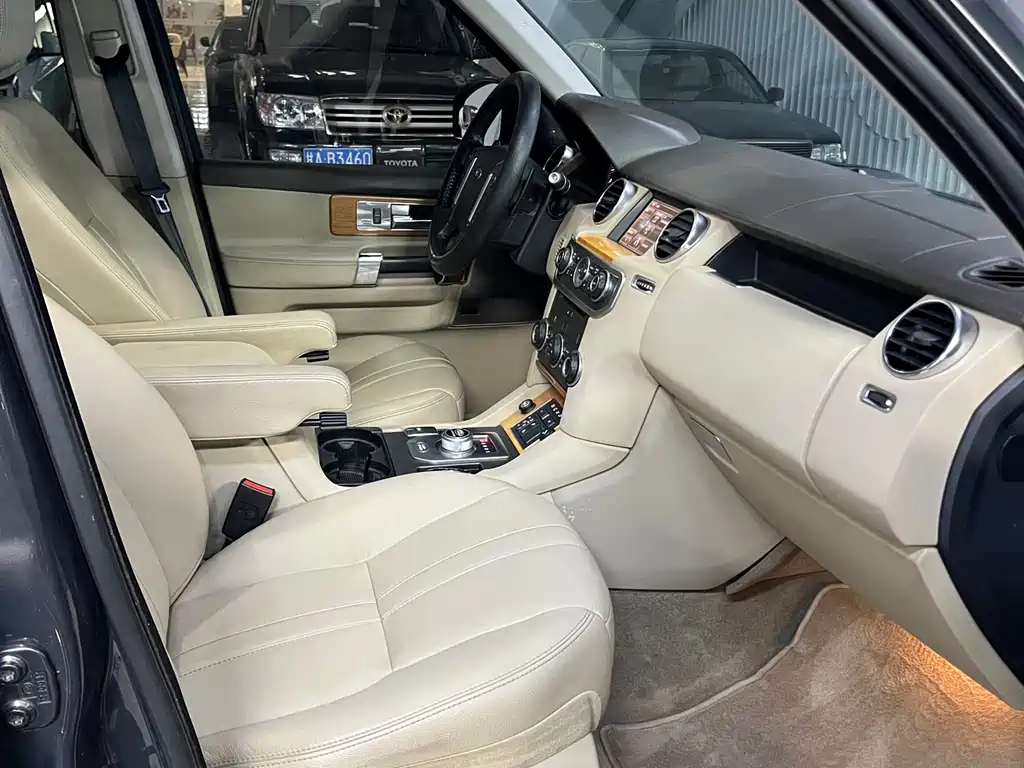 Land Rover Discovery 2015 — фото 17