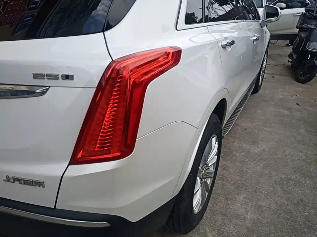 Cadillac XT5 2018 — фото 8