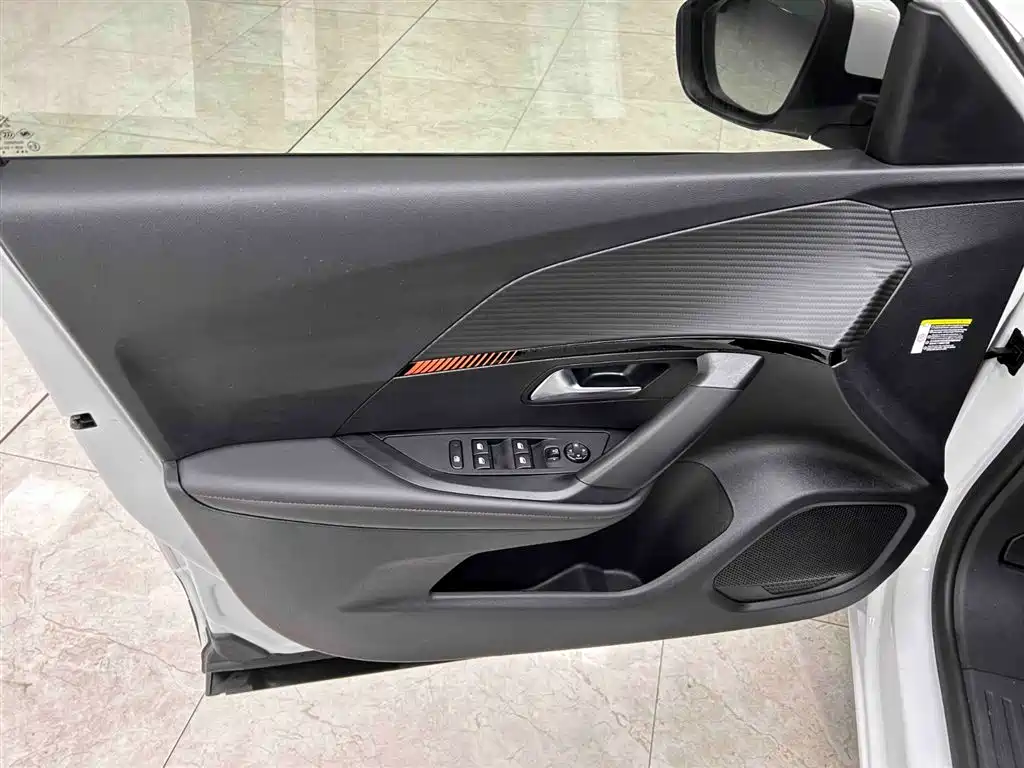 Peugeot 2008 2025 — фото 11