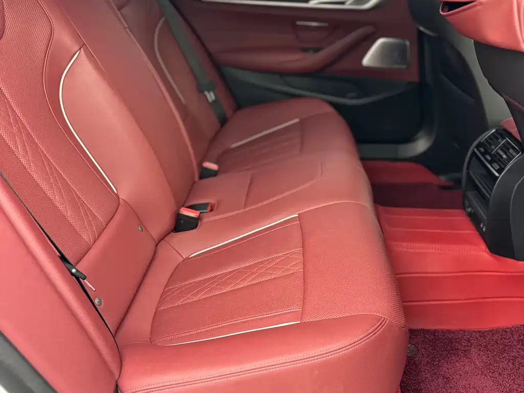 BMW 5 Series 2022 — фото 12