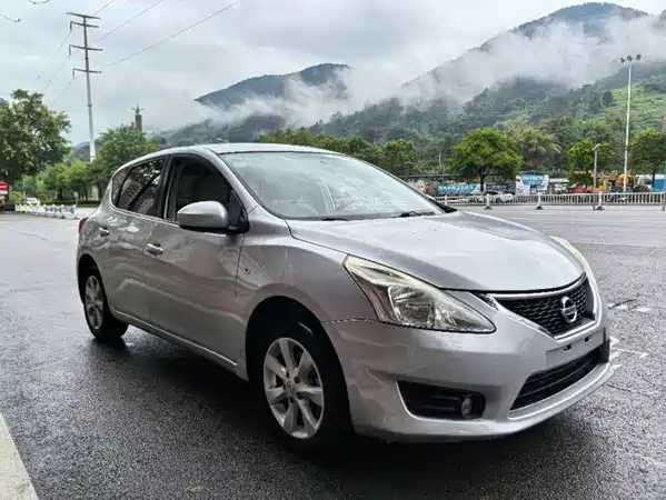 Nissan Tiida 2015